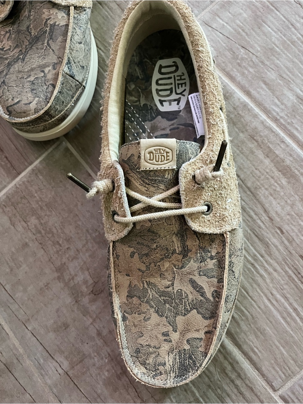 Hey Dude Men’s Tan Brown Camouflage Boat Shoes - Picture 3 of 5